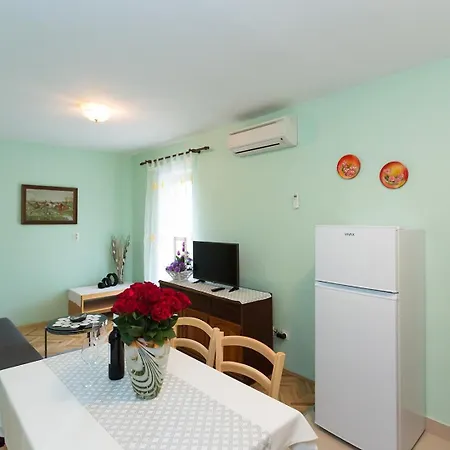 Josef Big Private Garden Apartment Funtana
