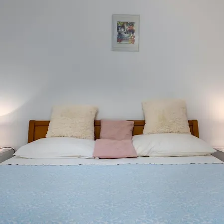 Josef Big Private Garden Apartment *