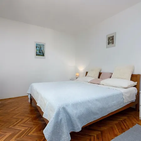 Josef Big Private Garden Apartment Funtana