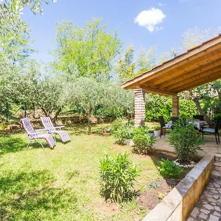 Josef Big Private Garden Apartment
