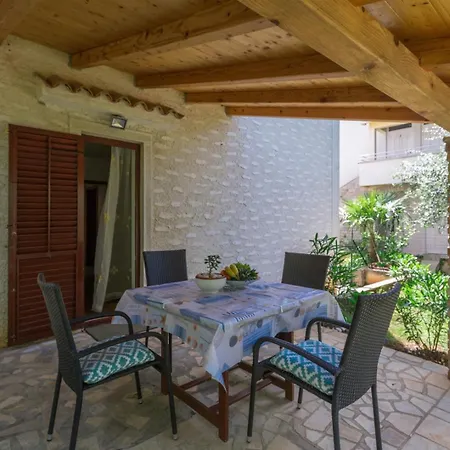 Apartment Josef Big Private Garden Funtana