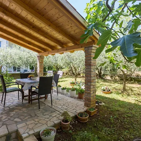 Apartment Josef Big Private Garden Funtana