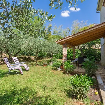 Josef Big Private Garden Apartment Funtana