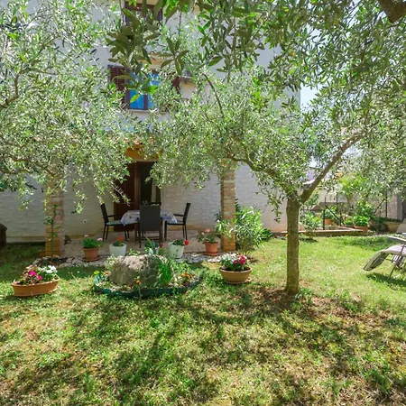 Apartment Josef Big Private Garden Funtana