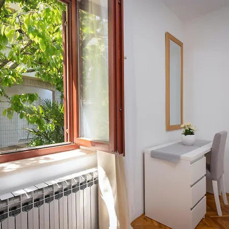 Apartment Josef Big Private Garden Funtana