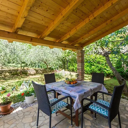 Josef Big Private Garden Apartment